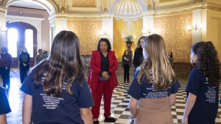 Bonta and students in Rotunda - Bay Area Music Project